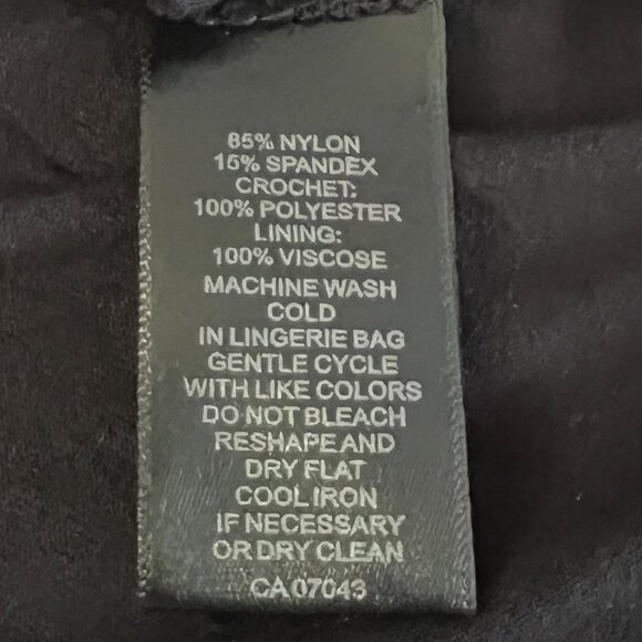 🖤 Cable & Gauge Black Lace Mock Neck Blouse - L/G - Picture 11 of 11